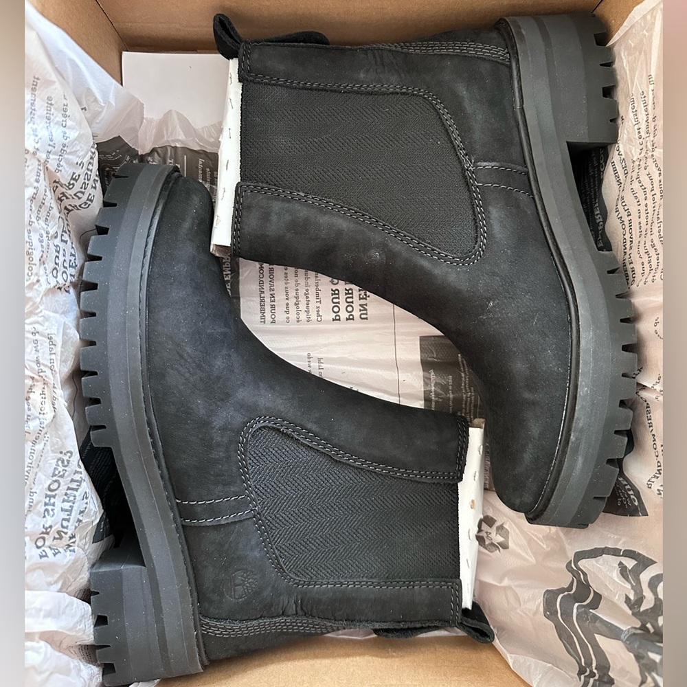 Timberland Women’s Courmayeur Valley Chelsea Boot SIZE 6.5 NIB